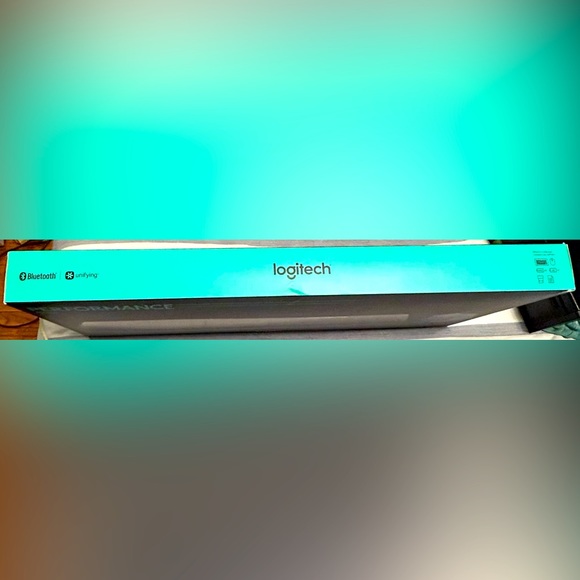 New, still in box Logitech MK850 Wireless Keyboard & Mouse - Picture 3 of 4